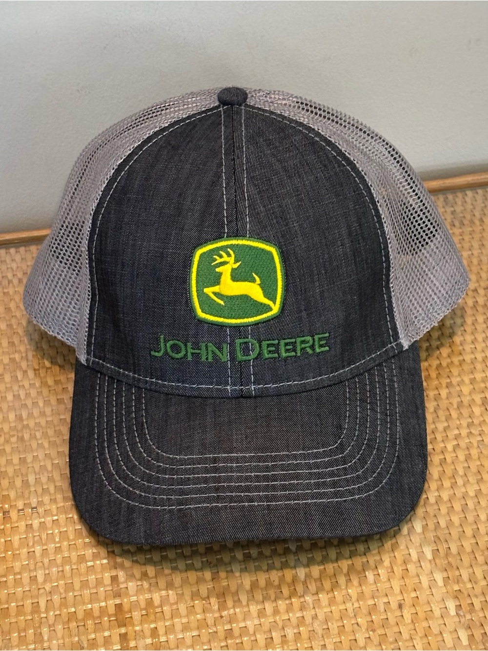 John Deere Mens Baseball cap with mesh back snap closure new without tags!